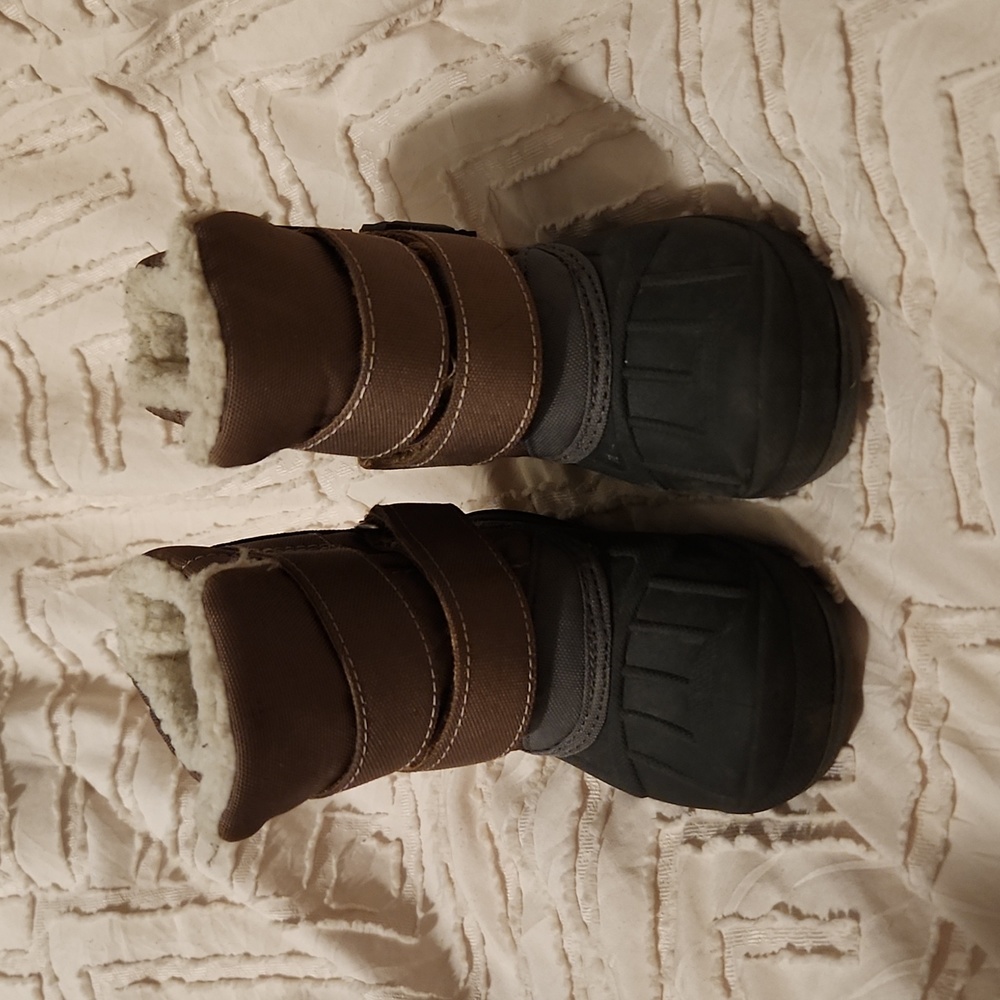 Cat and Jack Snowboots 5 toddler